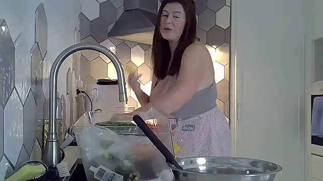 Snapshot of Haze7Xhoney chatting on 10.31.25 Haze7Xhoney online show from 10.31.25