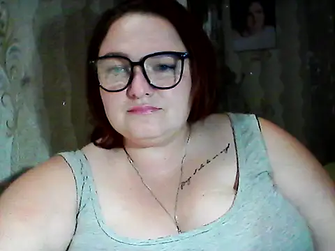 Snapshot of AngelQSky chatting on 10.27.25 AngelQSky online show from 10.27.25