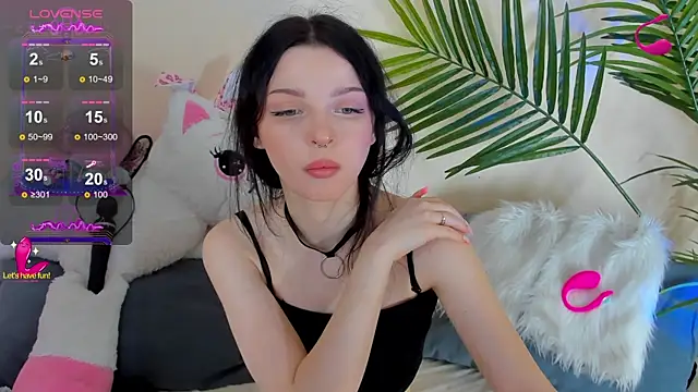 Snapshot of BlackyLii chatting on 11.10.25 BlackyLii online show from 11.10.25