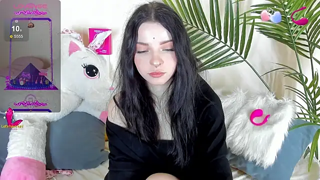 Snapshot of BlackyLii chatting on 11.23.25 BlackyLii online show from 11.23.25