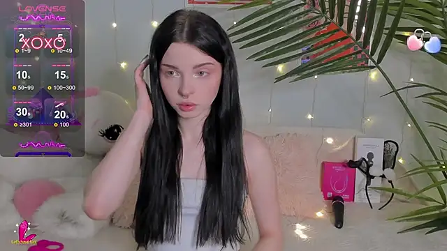 Snapshot of BlackyLii chatting on 12.21.25 BlackyLii online show from 12.21.25