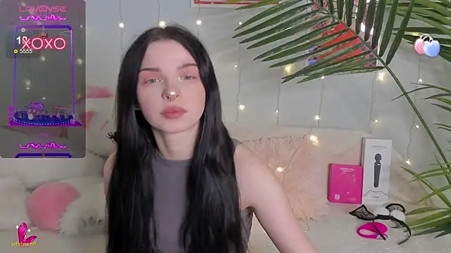 Snapshot of BlackyLii chatting on 12.22.25 BlackyLii online show from 12.22.25