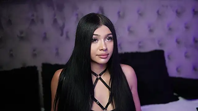 GiuliaSya online show from 10.08.25