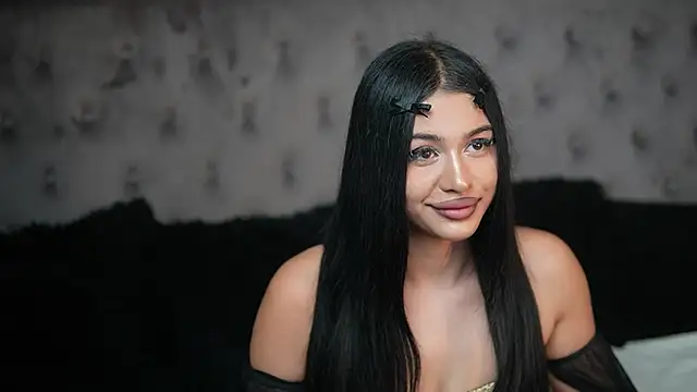 GiuliaSya online show from 10.14.25