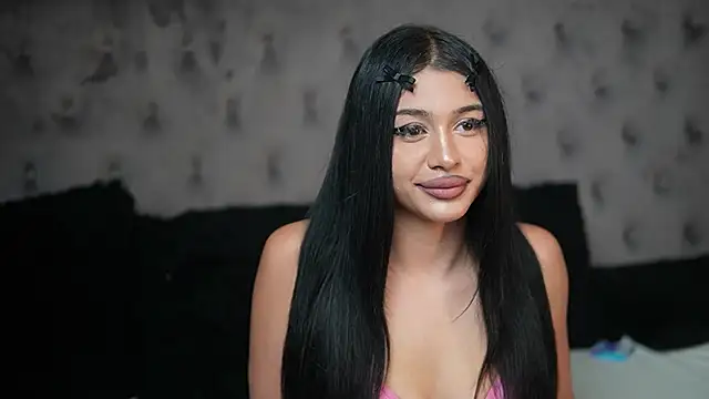 GiuliaSya online show from 10.15.25