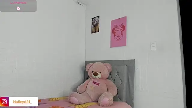 HaileyDuke online show from 08.05.26