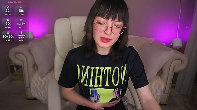 Pixie Peachh online show from 09.30.25