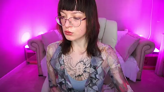 Pixie Peachh online show from 11.02.25