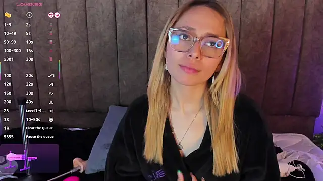 LanaMills  online show from 11.09.25