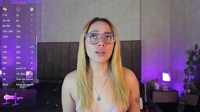 LanaMills  online show from 12.02.25