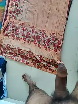 Snapshot of Size_x@xh chatting on 12.23.25 Size xxh online show from 12.23.25