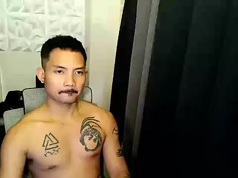Snapshot of Thefriskyasian chatting on 11.18.25 Thefriskyasian online show from 11.18.25