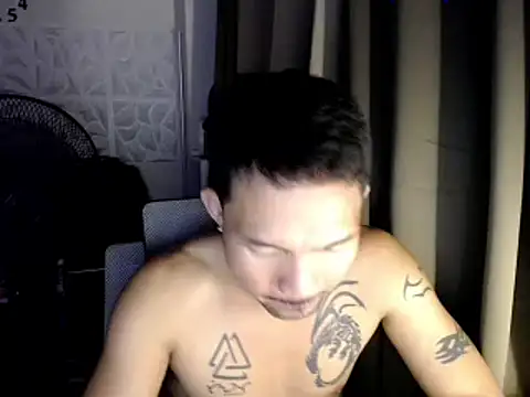 Snapshot of Thefriskyasian chatting on 01.08.26 Thefriskyasian online show from 01.08.26