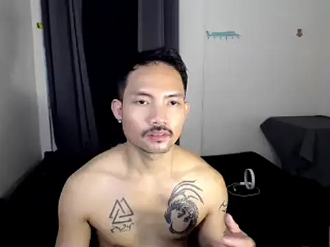 Snapshot of Thefriskyasian chatting on 02.03.26 Thefriskyasian online show from 02.03.26