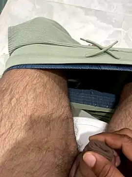 Snapshot of Desiandaj chatting on 10.26.25 Desiandaj online show from 10.26.25