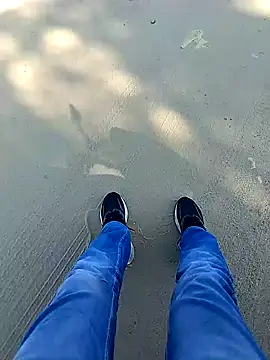 Snapshot of Desiandaj chatting on 12.17.25 Desiandaj online show from 12.17.25