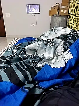 Snapshot of Desiandaj chatting on 12.19.25 Desiandaj online show from 12.19.25