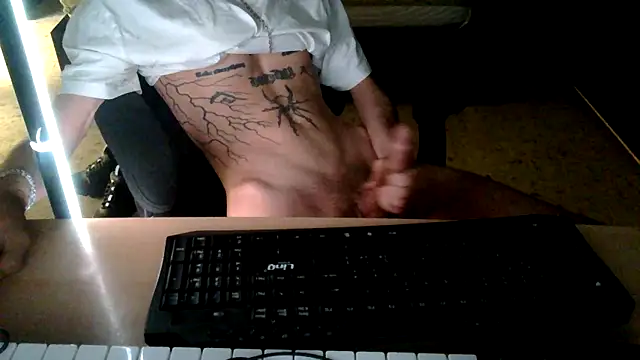 Snapshot of Kryk97 chatting on 09.18.25 Kryk97 online show from 09.18.25