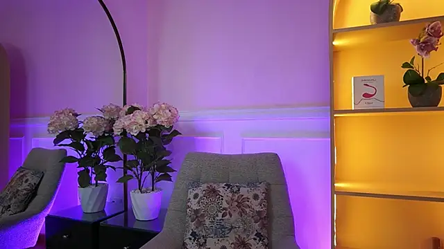 Snapshot of MilaCrave chatting on 02.26.26 MilaCrave online show from 02.26.26