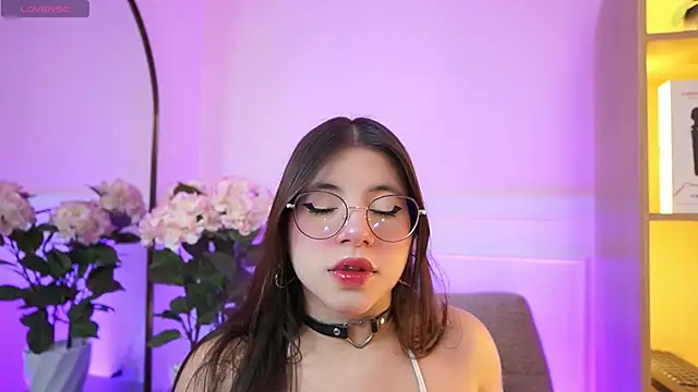 Snapshot of MilaCrave chatting on 03.09.26 MilaCrave online show from 03.09.26