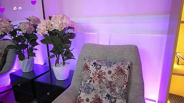 Snapshot of MilaCrave chatting on 03.12.26 MilaCrave online show from 03.12.26