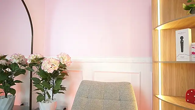 MilaCrave online show from 04.30.26