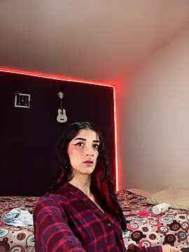 Snapshot of ingrid_zese_ chatting on 11.25.25 ingrid zese online show from 11.25.25