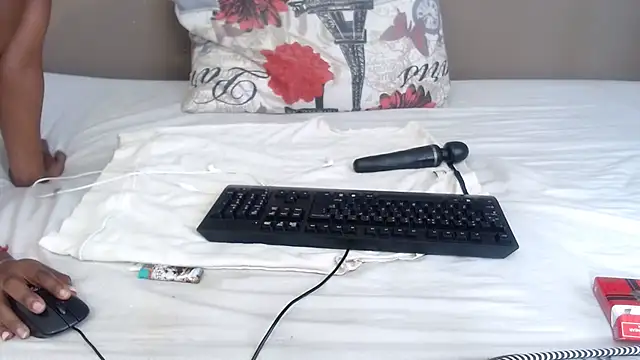 Snapshot of TALLHORNYBEAR chatting on 10.02.25 TALLHORNYBEAR online show from 10.02.25