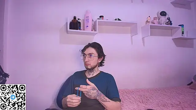 Snapshot of annyharriis chatting on 11.07.25 annyharriis online show from 11.07.25