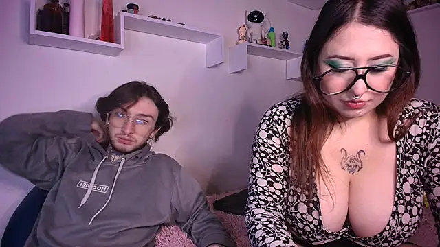 Snapshot of annyharriis chatting on 11.11.25 annyharriis online show from 11.11.25