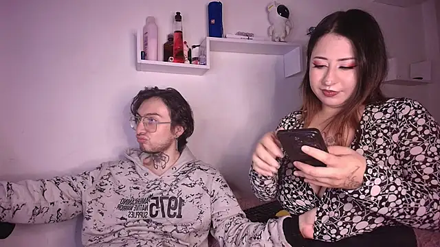 Snapshot of annyharriis chatting on 12.01.25 annyharriis online show from 12.01.25