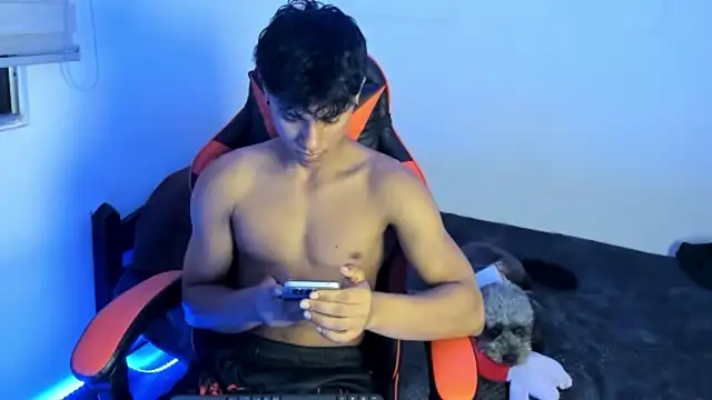 ZYZZ1312 online show from 06.08.26