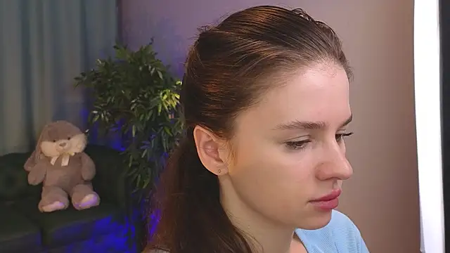 Olivia Farrell online show from 03.04.26