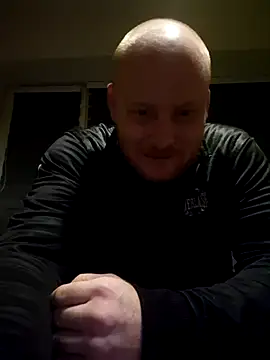 Snapshot of svenni2525 chatting on 10.31.25 svenni2525 online show from 10.31.25