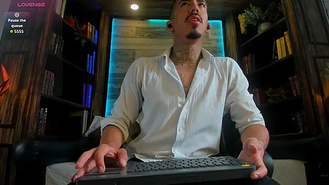 Donovan Desmond online show from 10.27.25