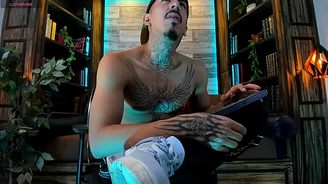 Snapshot of Donovan_Desmond chatting on 06.04.26 Donovan Desmond online show from 06.04.26