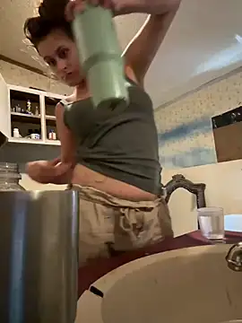 Snapshot of Tlynn chatting on 09.08.25 Tlynn online show from 09.08.25