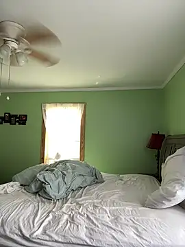 Snapshot of Tlynn chatting on 09.13.25 Tlynn online show from 09.13.25