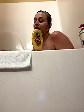 Snapshot of Tlynn chatting on 10.15.25 Tlynn online show from 10.15.25