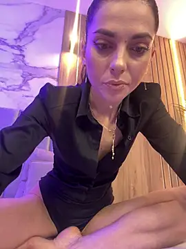 EllyLynn online show from 04.25.26