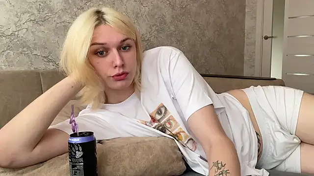 Snapshot of evelina228 chatting on 10.01.25 evelina228 online show from 10.01.25