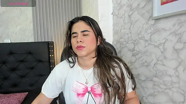 Snapshot of alicy__torres chatting on 05.25.26 alicy torres online show from 05.25.26