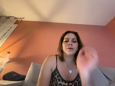 Snapshot of minettedusud chatting on 11.28.25 minettedusud online show from 11.28.25