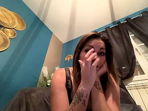 Snapshot of minettedusud chatting on 12.05.25 minettedusud online show from 12.05.25