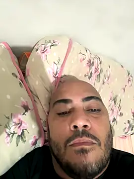 Snapshot of Morenocasado34liberal chatting on 11.10.25 Morenocasado34liberal online show from 11.10.25