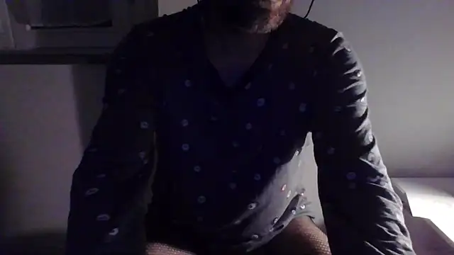 Snapshot of Skeye2 chatting on 11.27.25 Skeye2 online show from 11.27.25