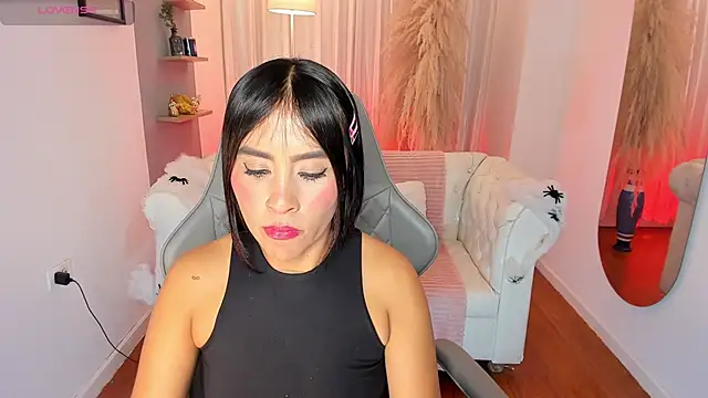 Natalia Leon8 online show from 10.25.25