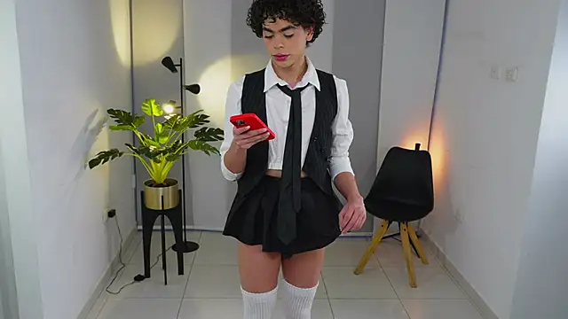 Snapshot of Timmyshy_ chatting on 10.11.25 Timmyshy  online show from 10.11.25