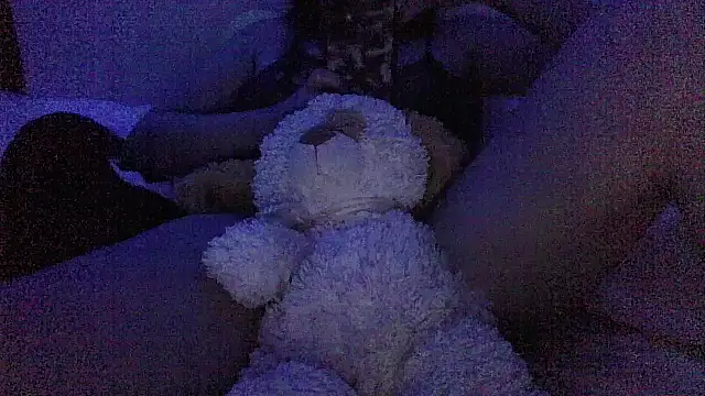 Snapshot of jenmarquez_ chatting on 10.27.25 jenmarquez online show from 10.27.25