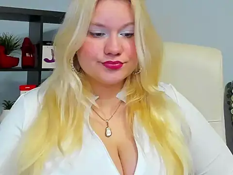 Snapshot of samantha_darling chatting on 06.15.26 samantha darling online show from 06.15.26